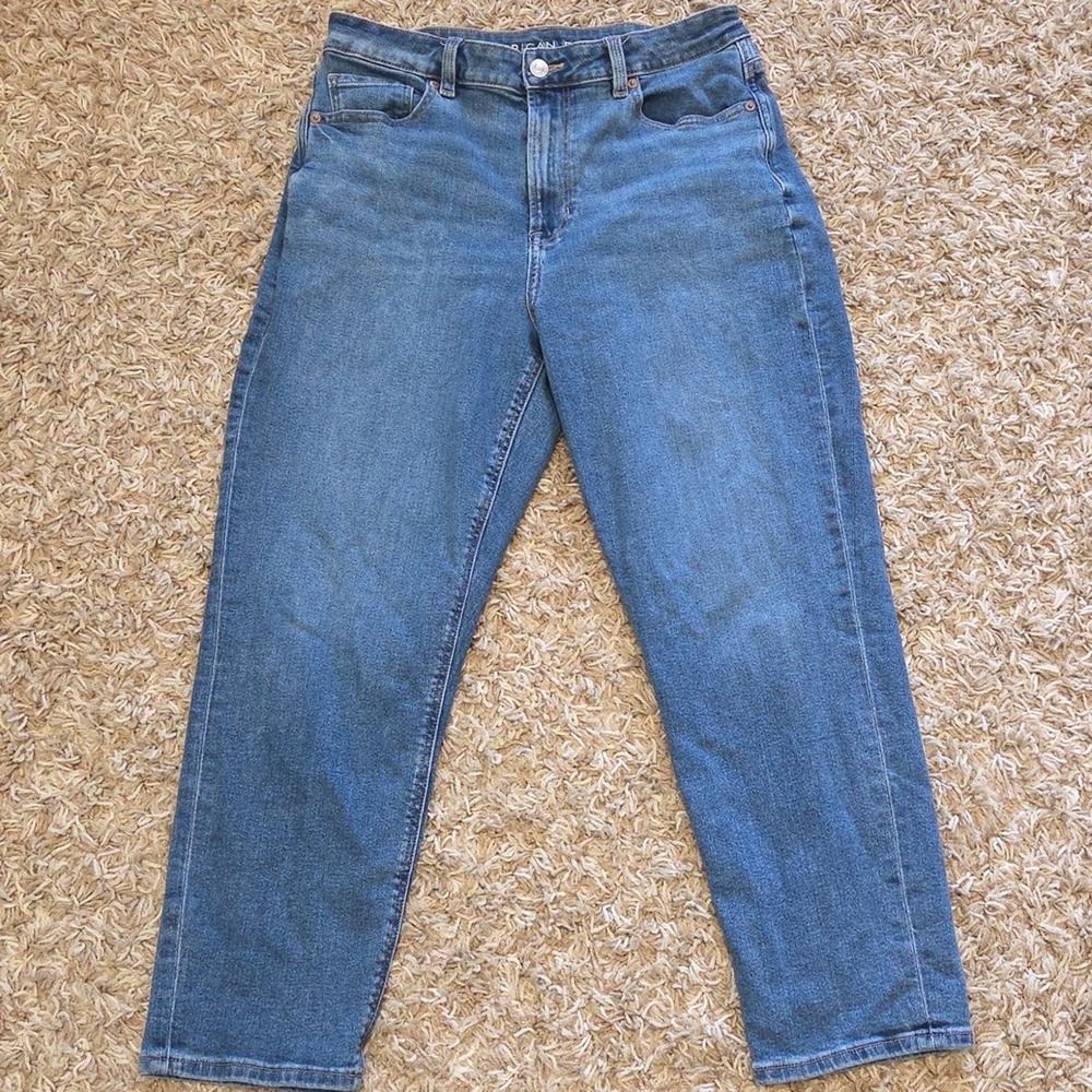 American Eagle Stretch Mom Jeanโ Classic Wash Blue Denim Jeans Pants sz 10 SHORT